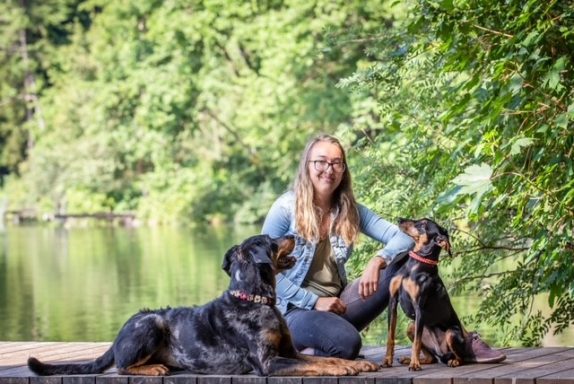 Chrissy Empl mit ihren Hunden
